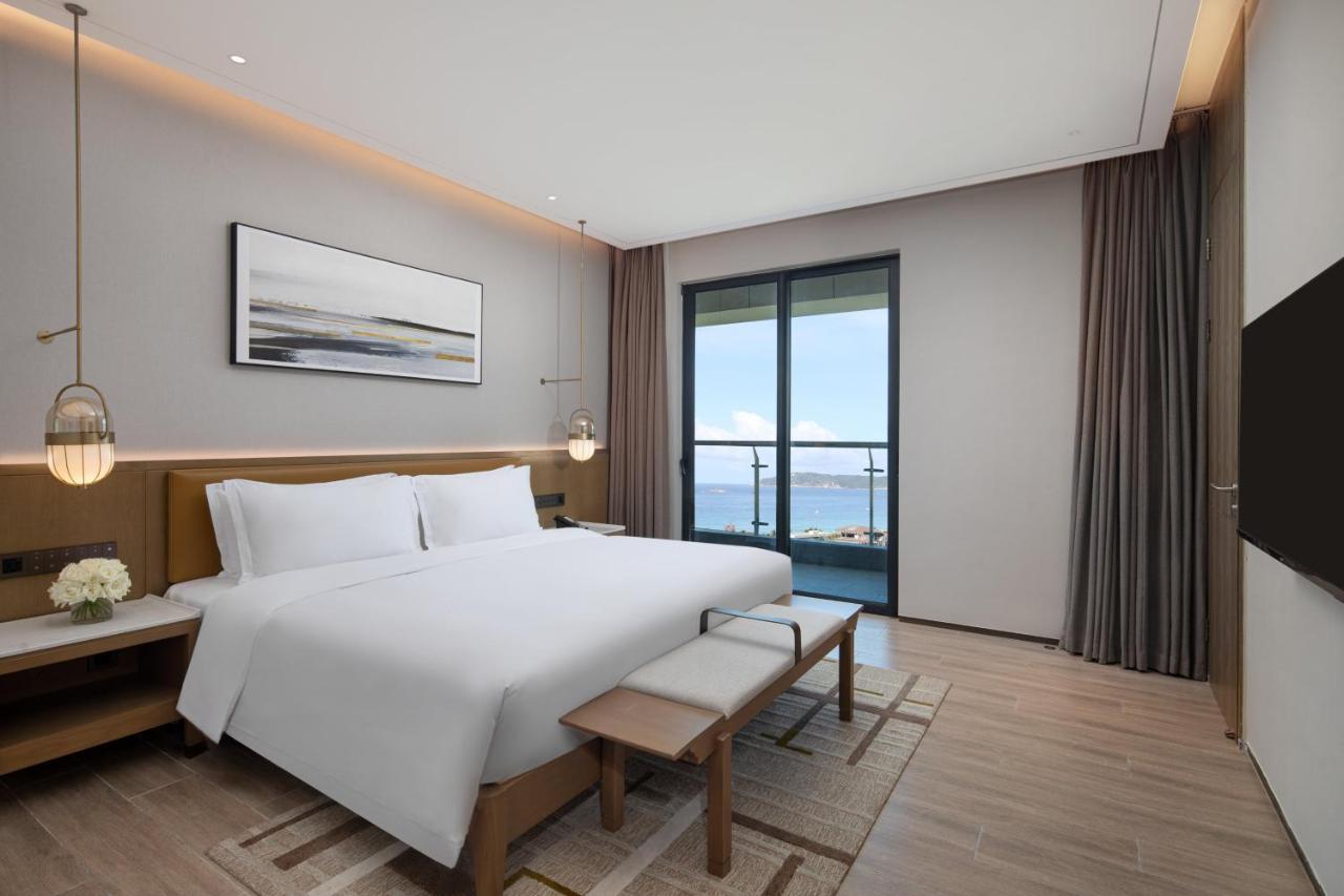 Hotel & Yalong Bay Sanya
