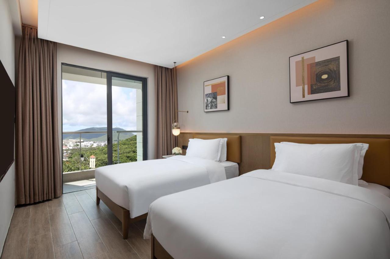 Hotel & Yalong Bay 5*
