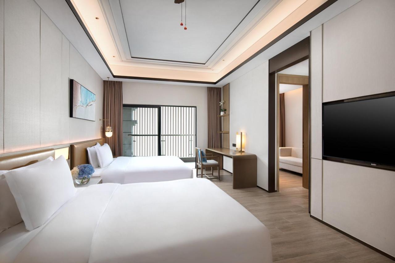 Hotel & Yalong Bay Sanya