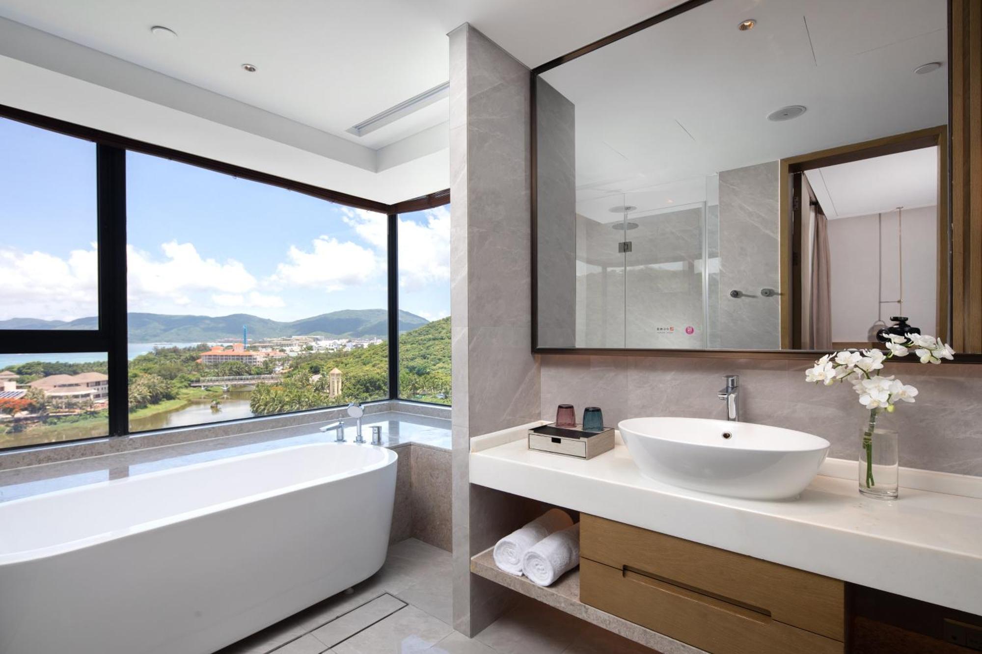 & Yalong Bay Hotel 5*