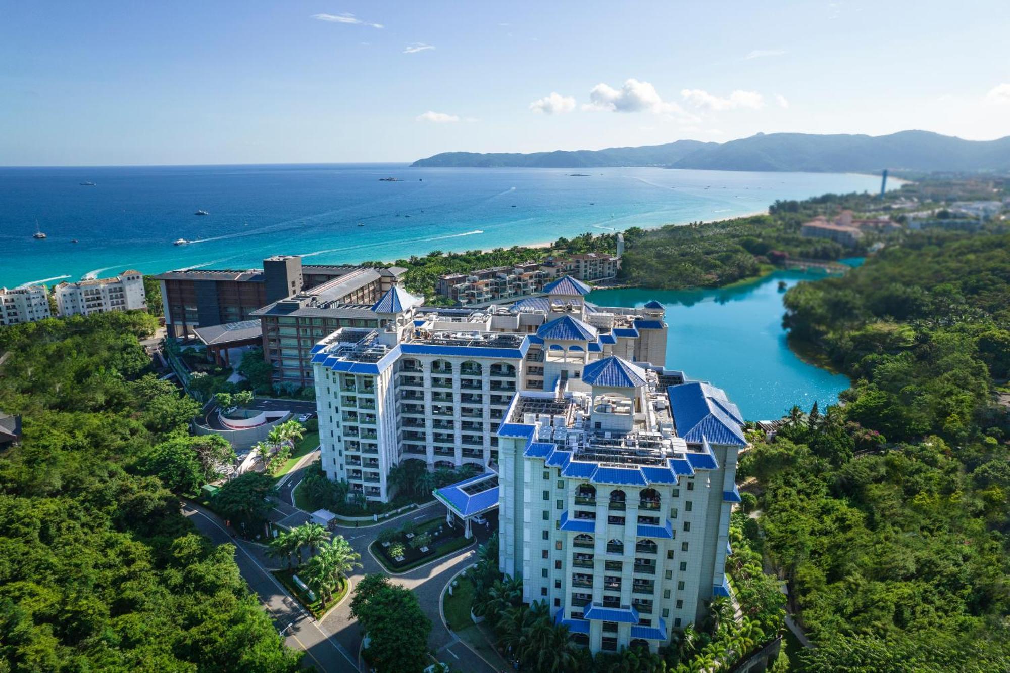 Hotel & Yalong Bay
