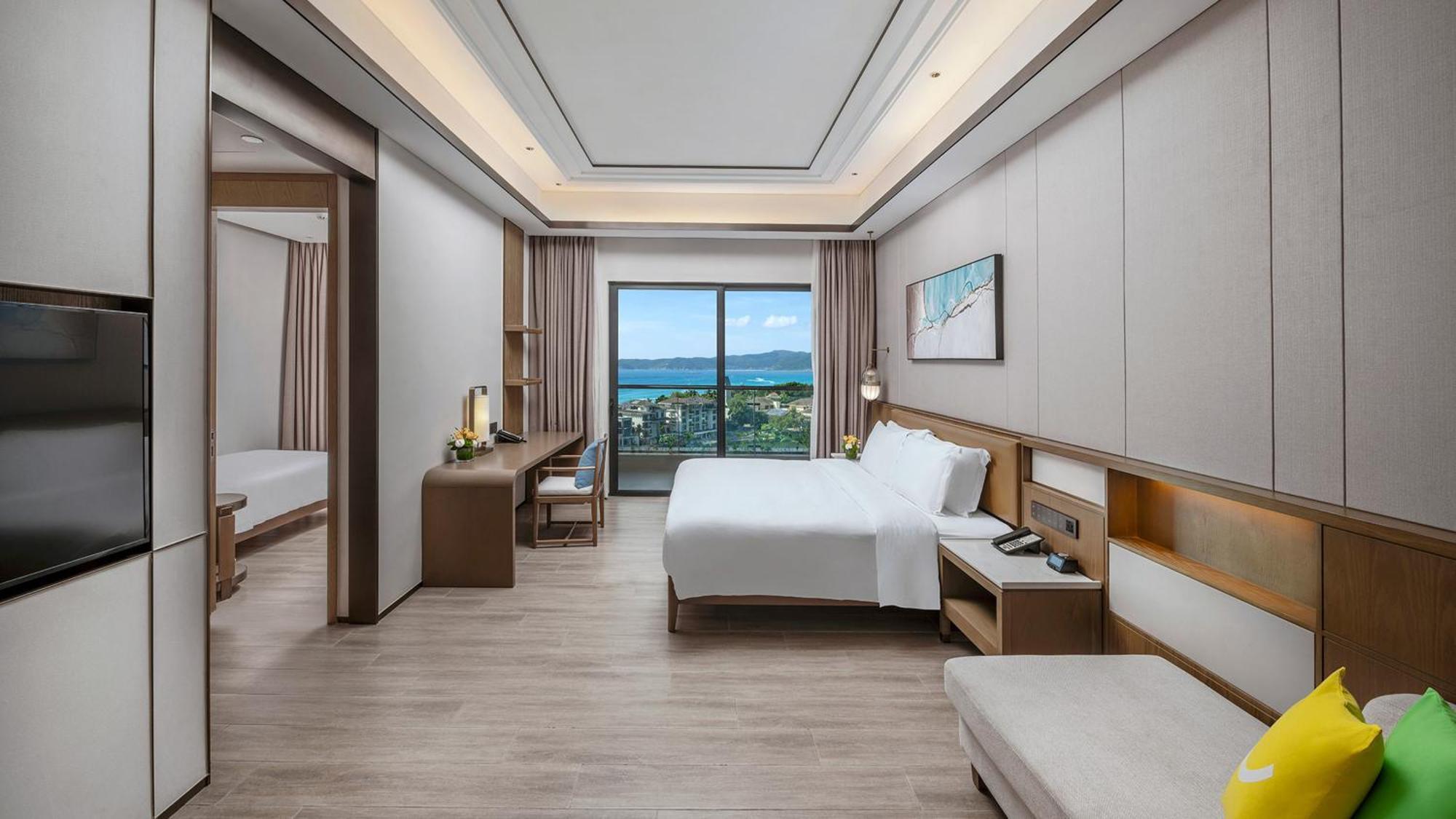 Hotel & Yalong Bay