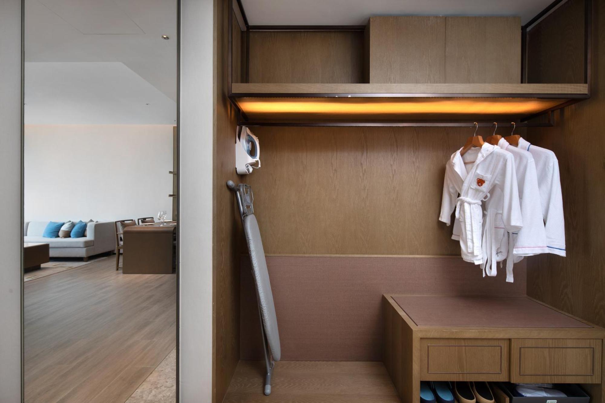 & Yalong Bay Hotel 5*