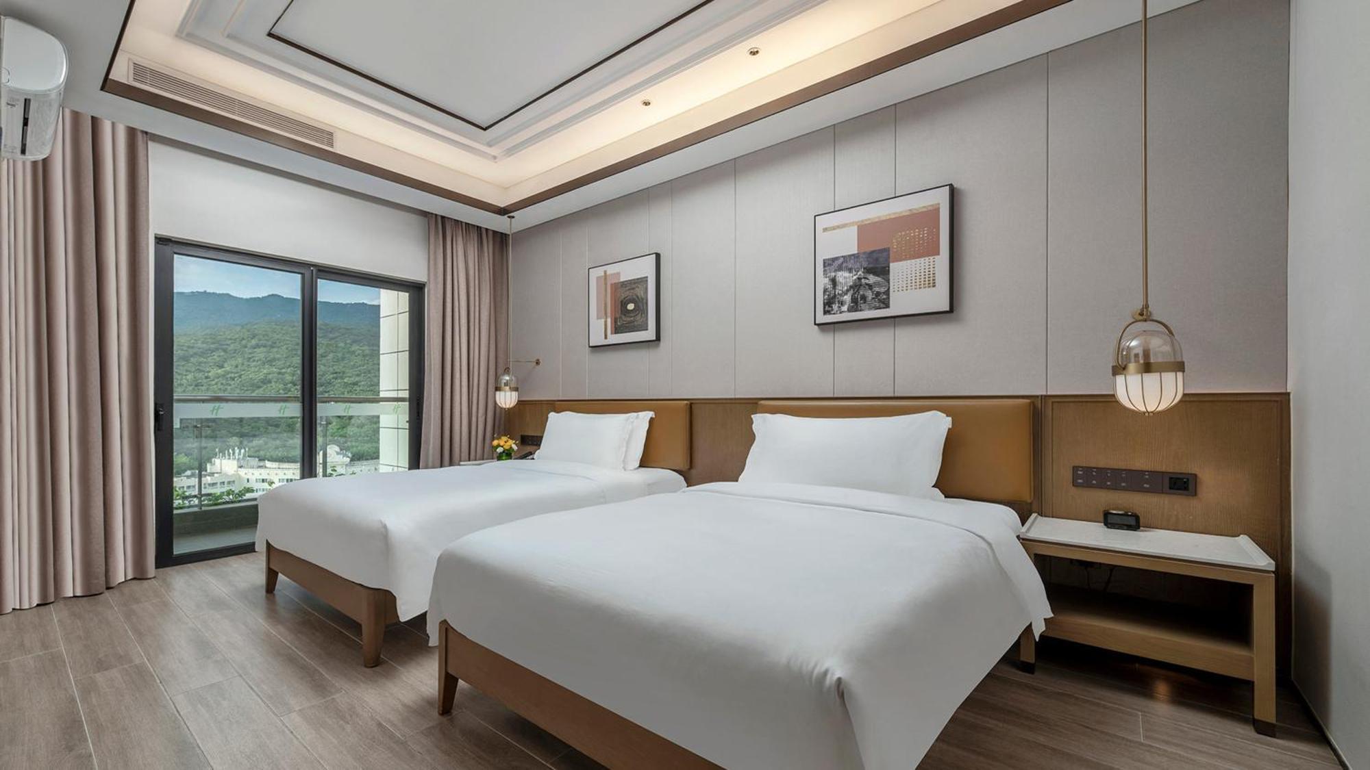Hotel & Yalong Bay Sanya