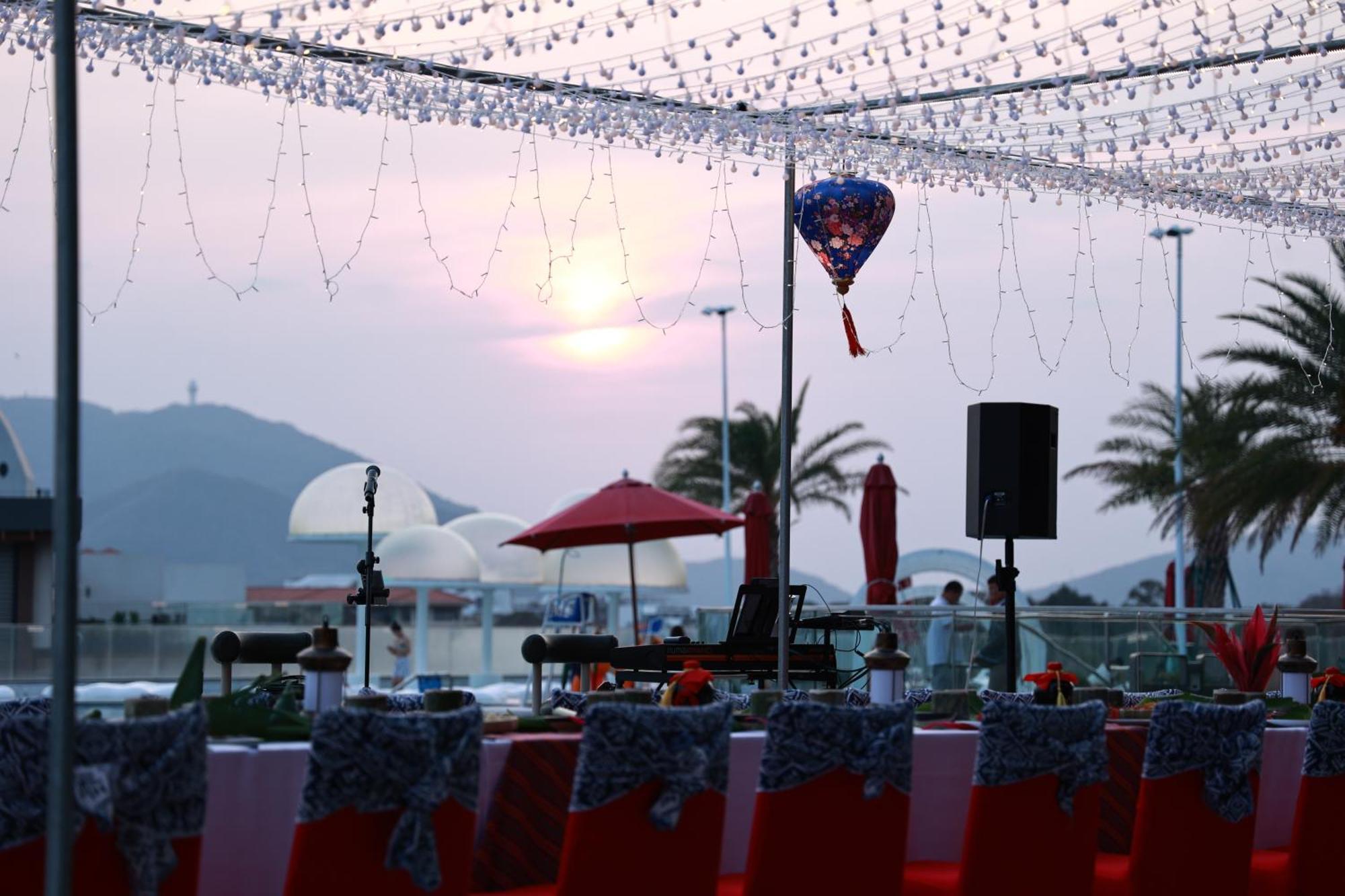 Hotel & Yalong Bay Sanya