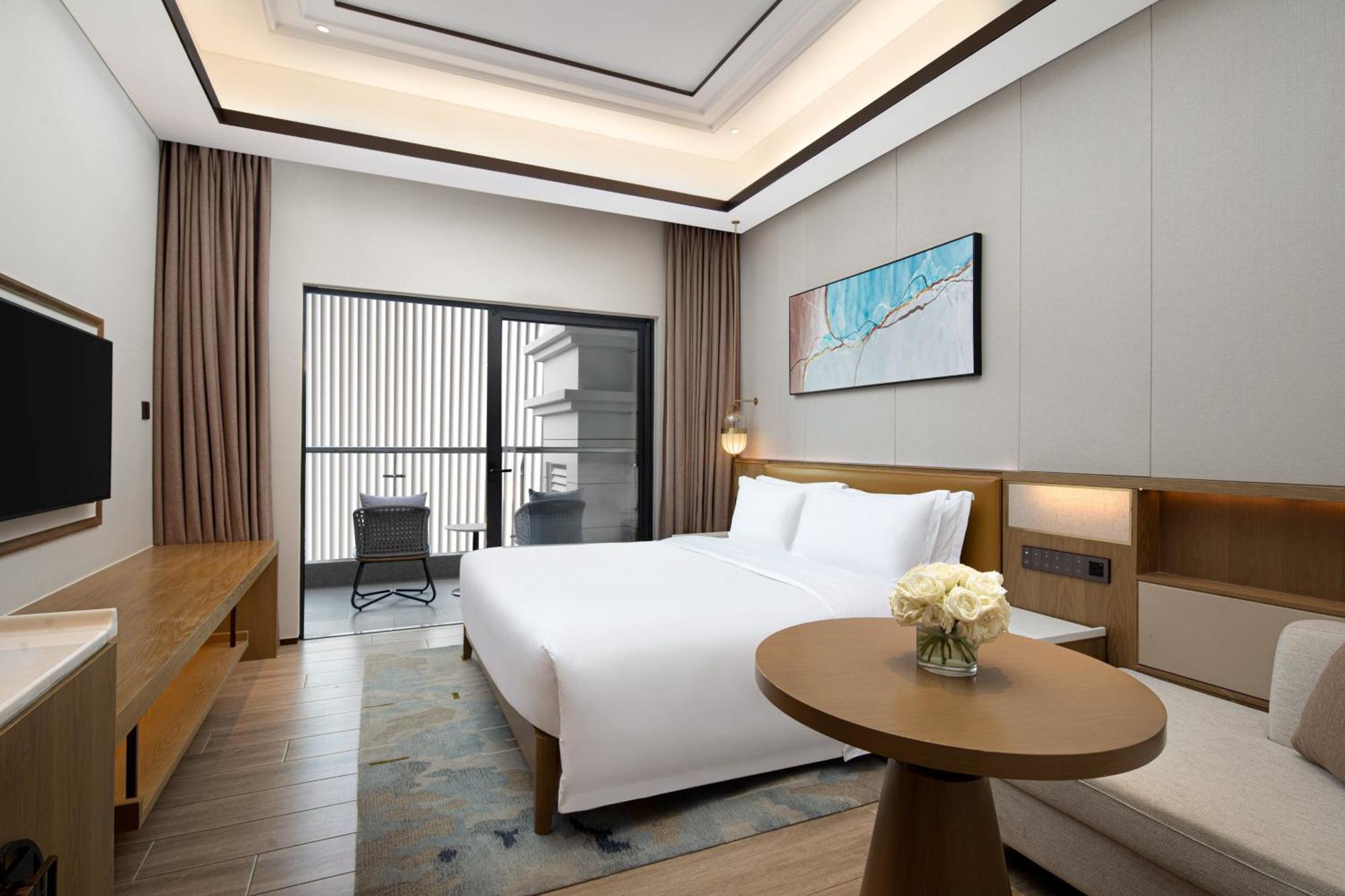 Hotel & Yalong Bay Sanya