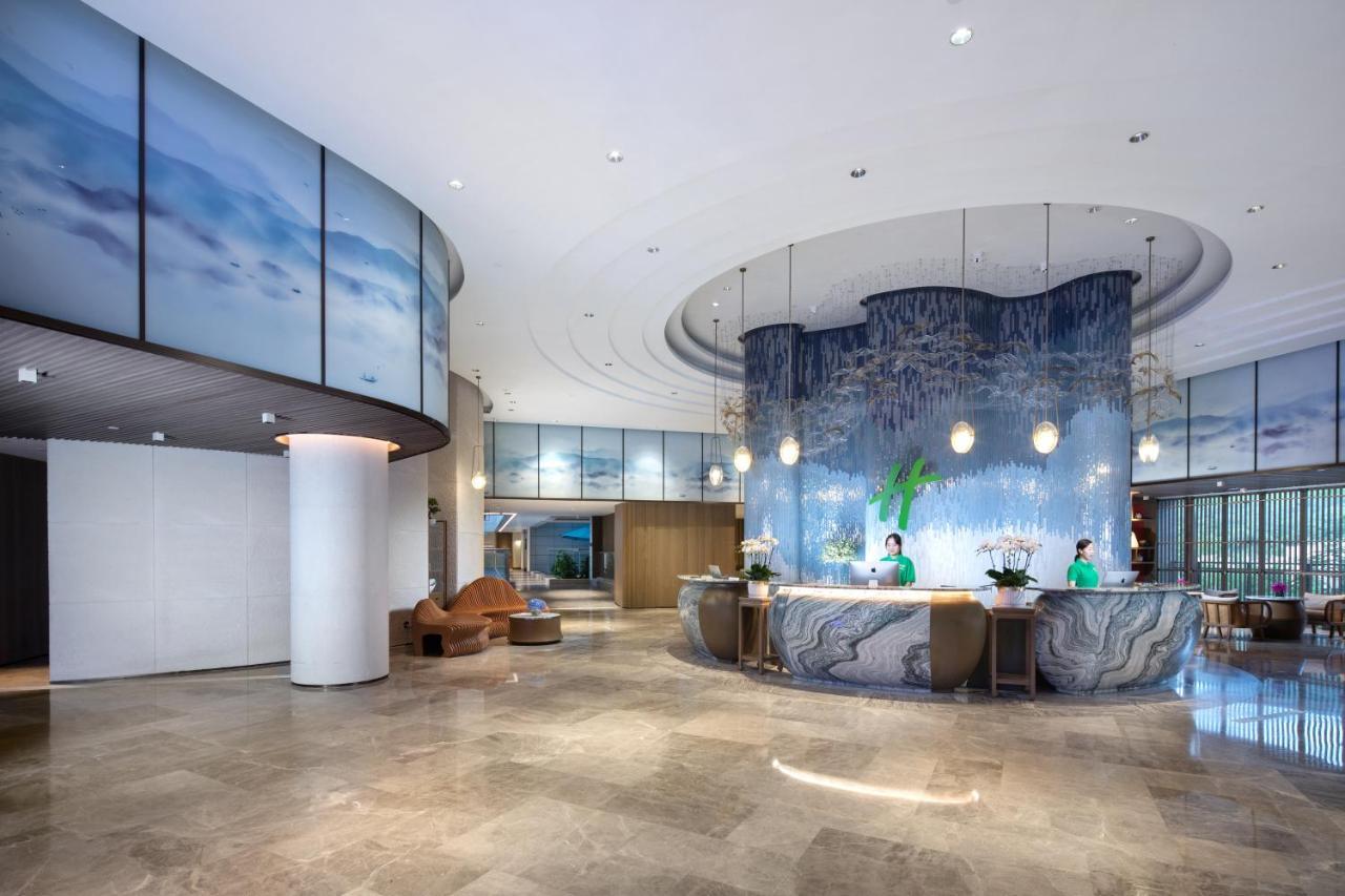 Hotel & Yalong Bay 5*