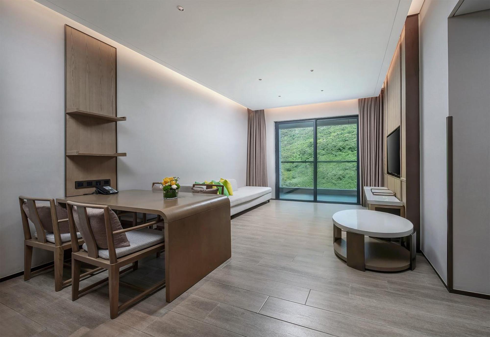 Hotel & Yalong Bay Sanya